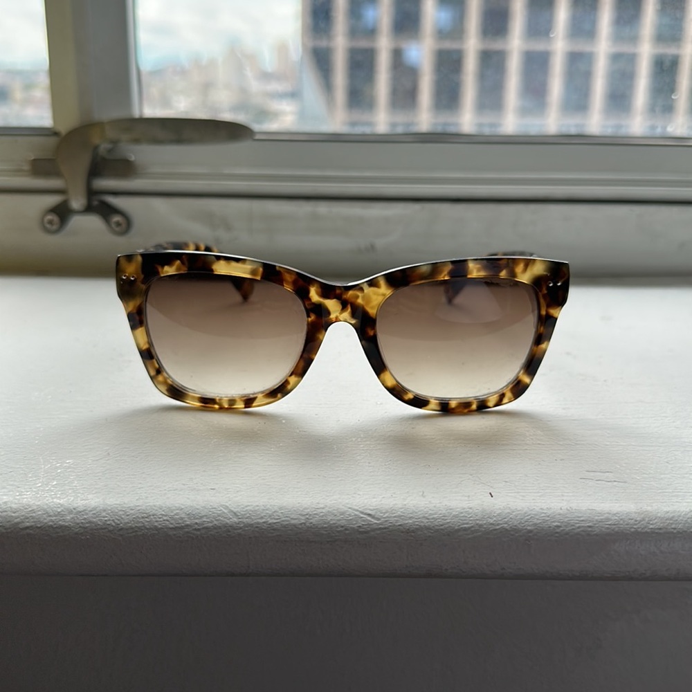 Banana Republic Sunglasses tortoise shell- excellent used condition